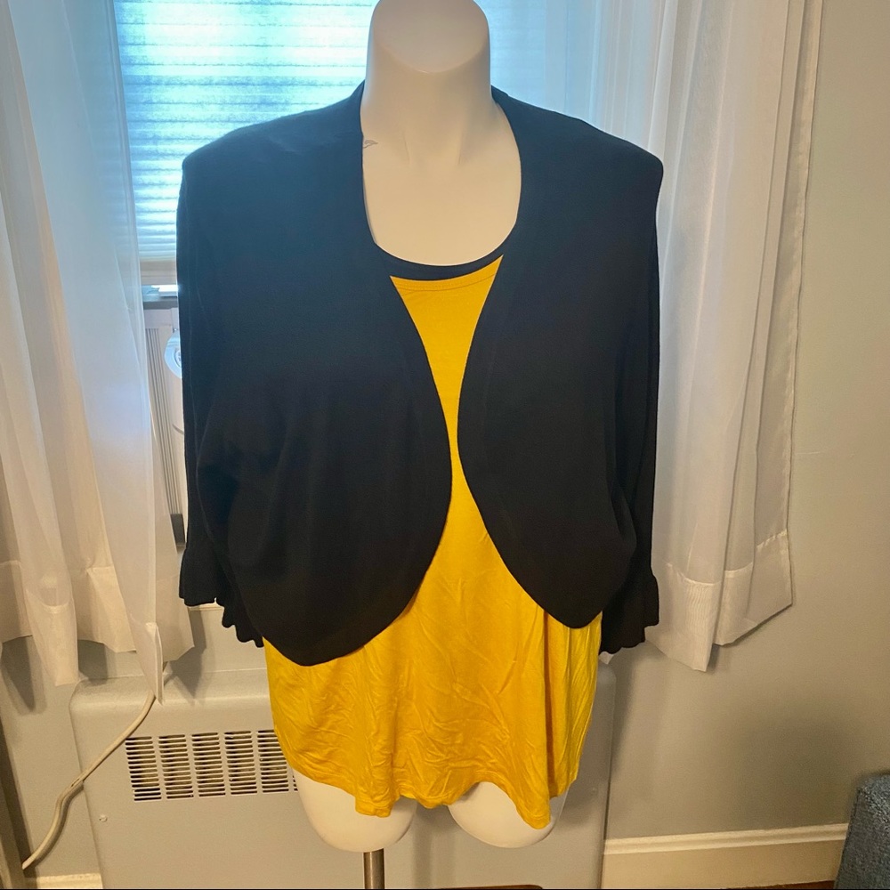 Dark black shrub 3/4 sleeve with ruffle detail